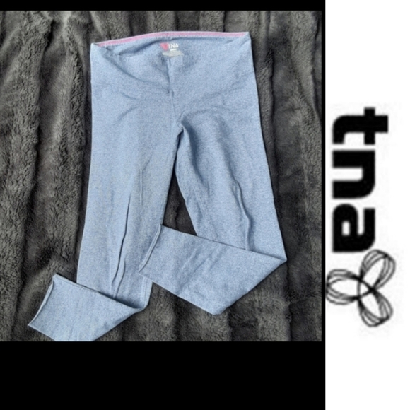 Size S gray crop TNA workout yoga leg and capris - Picture 15 of 17